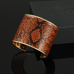 Snakeskin leather C-shaped alloy bracelet
