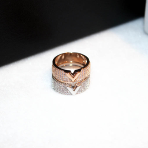 Exquisite rhinestone ring
