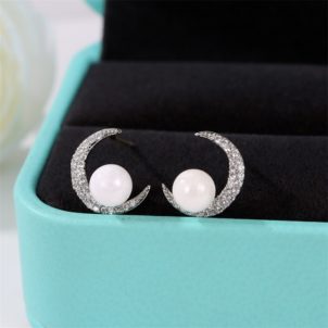 Moon pearl stud earrings