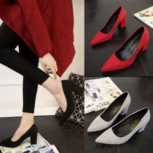Shallow pointed high-heeled shoes